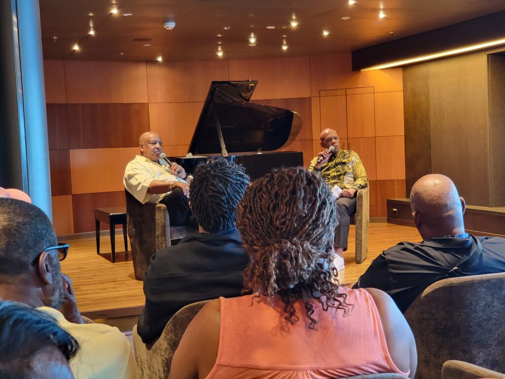 Gerald Albright taking questions from fans